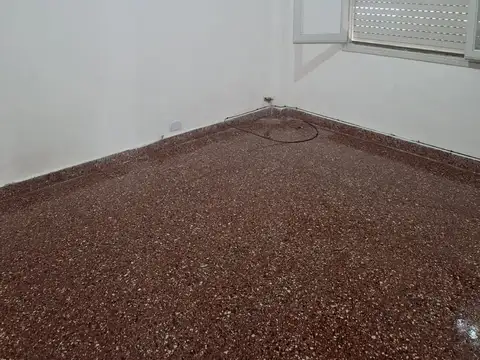 ALQUILER PH AL MEDIO EN VILLA ADELINA.