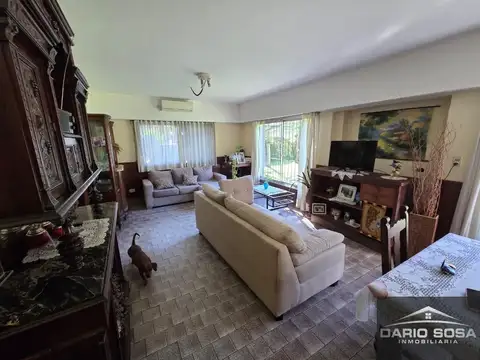 Casa 9 ambientes con 2 baños