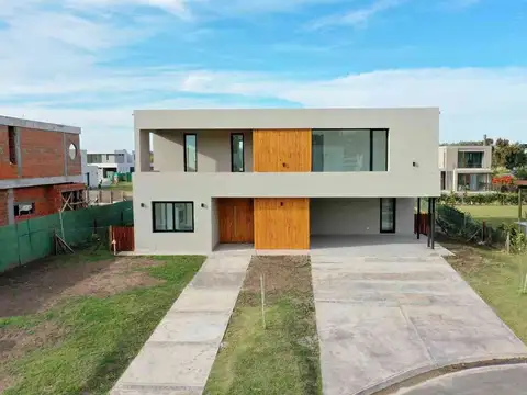 Casa de 4 ambientes en venta en La Calesa, Pilará