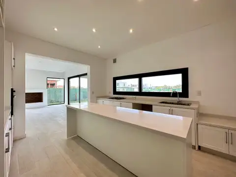 Casa de 4 ambientes en venta en La Calesa, Pilará