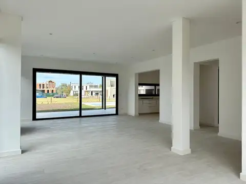 Casa 4 ambientes con 3 baños