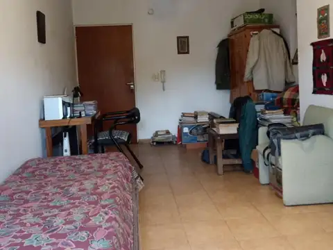 MONOAMBIENTE C/BALCON - 1ER PISO POR ESCALERA