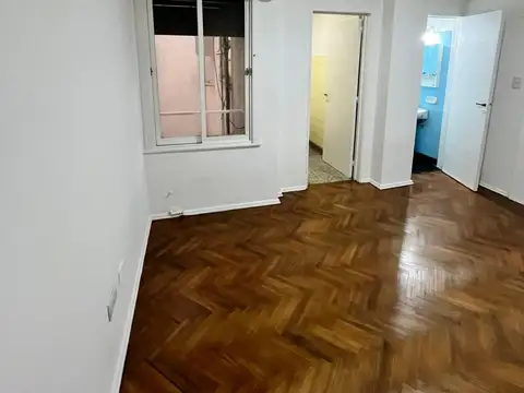 Excelente Monoambiente Funcional con Cocina Independiente.