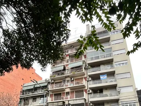 Excelente Monoambiente Funcional con Cocina Independiente.