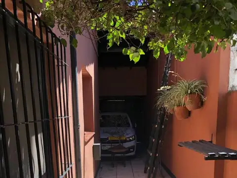 MUY LINDO CHALET 3 DORMITORIOS CON DEPENDENCIA DE SERVICIO