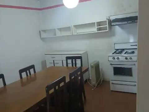 Casa 10 ambientes con 2 baños