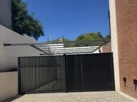 Casa 2 ambientes con 2 baños