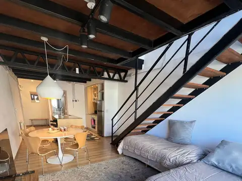 Elegante Duplex Centro. Vista parcial al algo