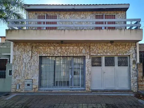 Casa multifamiliar con local en  Venta en Villa Ballester
