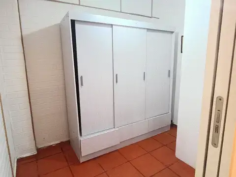 MONOAMBIENTE DIVIDIDO PARA USO PROFESIONAL