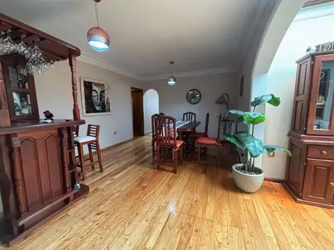 DEPARTAMENTO PLANTA BAJA CON PATIO Y COCHERA