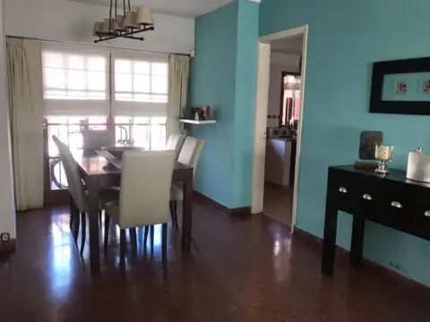 Casa en Av. Della Paolera 1100 de cuatro ambientes con garage y patio