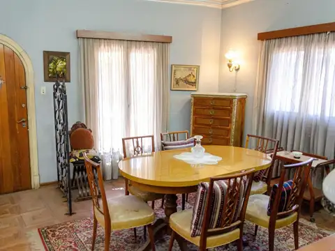 Chalet 4 ambientes en excelente ubicación.