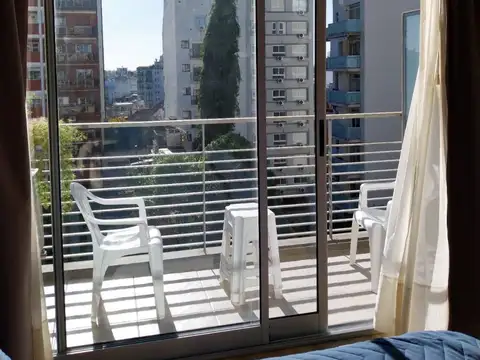 Alquiler Temporario Monoambiente con balcón terraza en Coghlan 2 personas Disponible.