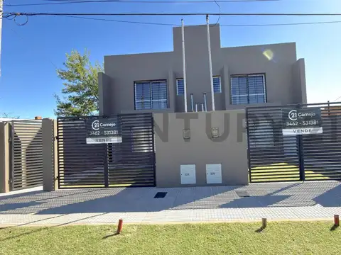 PH DE 2 DORMITORIOS Y 2 BAÑOS CON AMPLIO PATIO VERDE - VENADO TUERTO