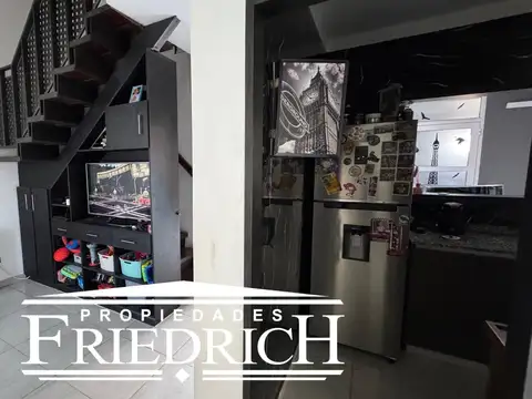 Casa en Venta con 2 cocheras