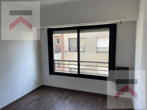 Alq Dpto 2 ambientes con cochera, baulera, terraza y parrilla