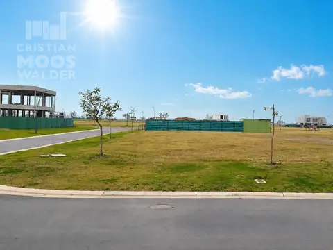 Terreno en  venta Barrio Amarras de Puertos, oportunidad.