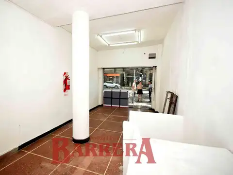 Local sobre Av. Elcano 56 m2 (25 m2 en P.B. y 31 m2 sótano)