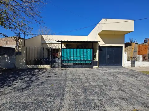 Casa en venta en Gregorio de Laferrere.