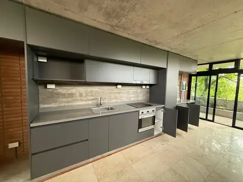 Semipiso de una habitación en alquiler zona Plaza Paso