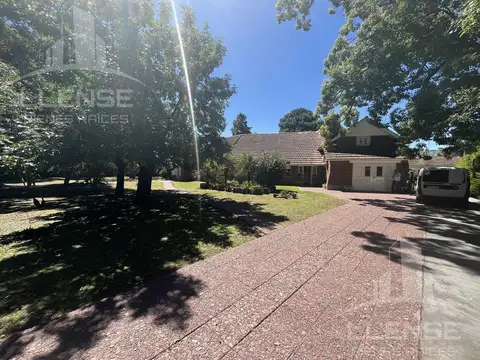 Casa 5 ambientes con pileta sobre lote de 4000m2 en venta - Ranelagh