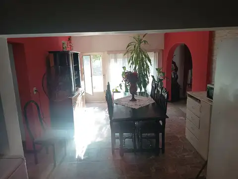 Casa en Venta con 3 cocheras