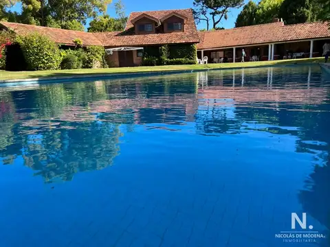 Casa 14 ambientes con 15 baños