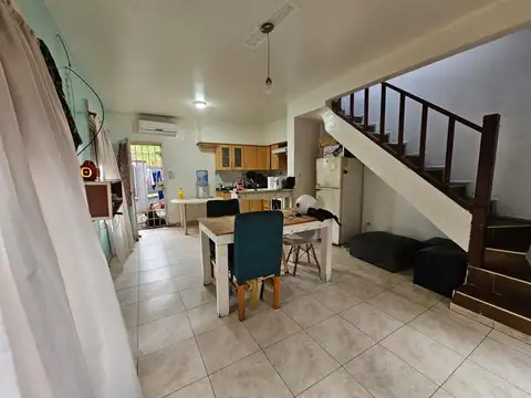 VENTA CASA 3 AMBIENTES TIPO DUPLEX CON COCHERA