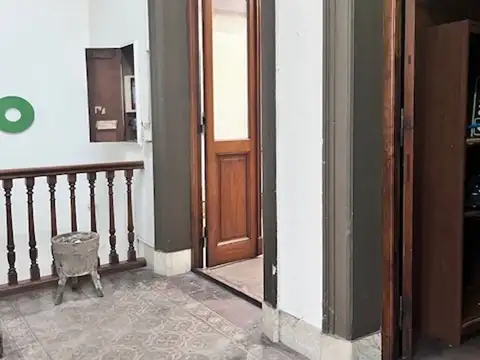 Depto Tipo Casa 8 ambientes con 2 baños