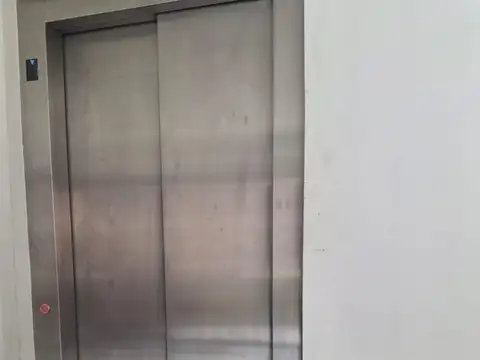 Casa 9 ambientes con 6 baños