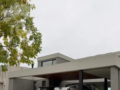 Casa en Venta en El Cantón - Barrio Golf, USD 440.000