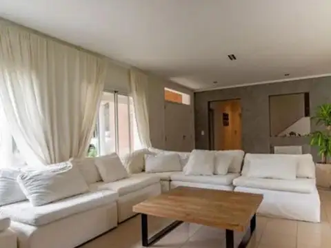 Casa en venta y ALQUILER CON MUEBLES Barrio Valle Claro