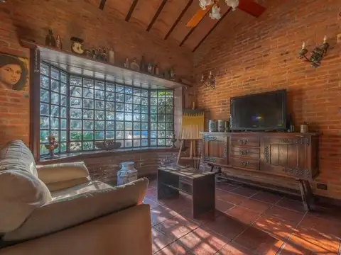 Casa 8 ambientes con 3 baños