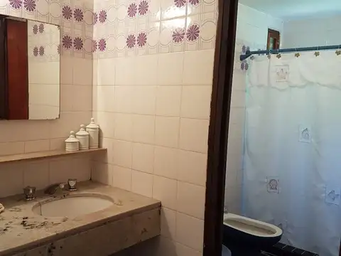 Casa en Venta con 4 cocheras