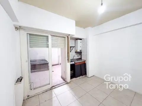 Espinosa 2100, Piso 0