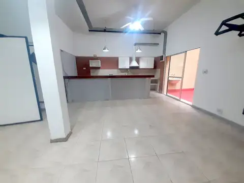 RETASADO! OPORTUNIDAD  AMPLIO MONOAMBIENTE DE 73 METROS CON PATIO EN VENTA EN ZONA HISTORICA