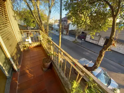 Depto Tipo Casa 4 ambientes con 3 baños
