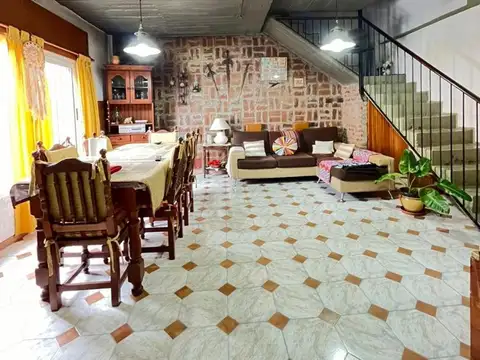 Casa 3 ambientes con 1 baño