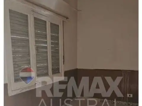 Casa 8 ambientes con 2 baños