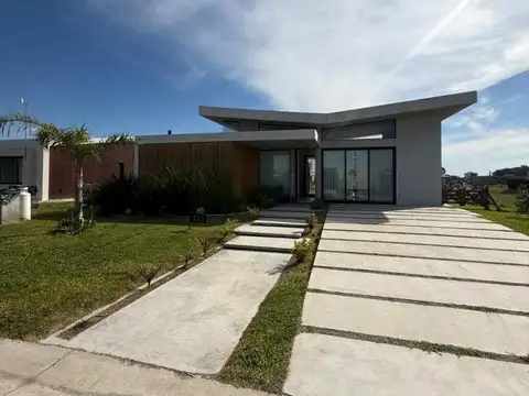 Casa de 3 ambientes, moderna, con hormigón a la vista. Lares de Canning, Ruta 52, Ezeiza.