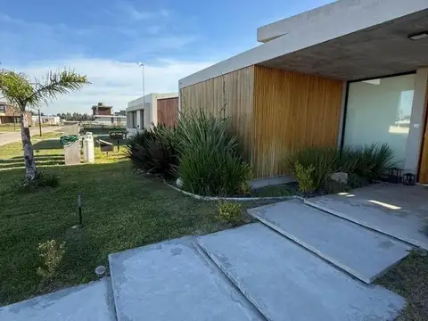 Casa en Venta en Countries y Barrios Cerrados en Ezeiza, USD 225.000