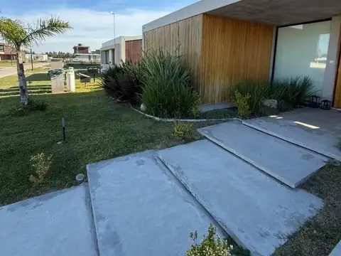Casa en Venta en Countries y Barrios Cerrados en Ezeiza, USD 225.000