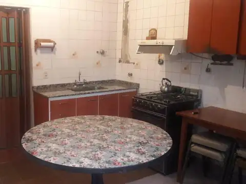 Casa 7 ambientes con 1 baño