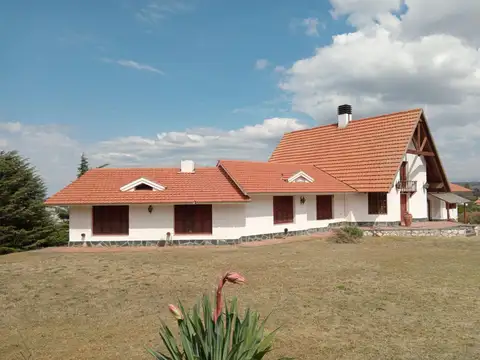 VENTA GRAN CASONA EN LA FALDA APTO COMERCIAL