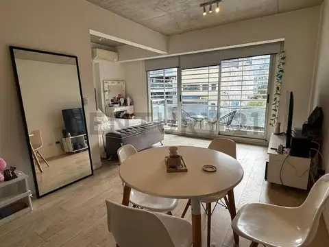 VENTA MONOAMBIENTE BALCÓN CORRIDO LUMINOSO IMPECABLE. APTO CREDITO. A/PROF. AVDA