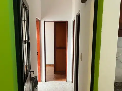 VENTA DOS CASAS CON DOS LOCALES COMERCIALES+PILETA