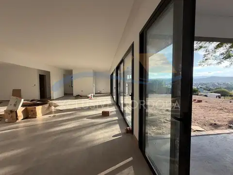 LA CUESTA VILLA RESIDENCIAL CASA EN VENTA