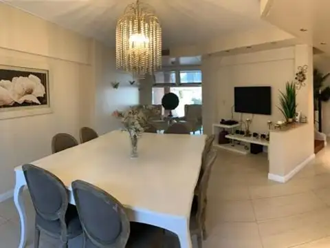 Casa 7 ambientes con 4 baños