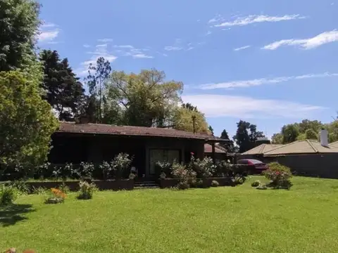 Casa en venta - 3 Dormitorios 2 Baños - Cochera - 1.700Mts2 - Tortuguitas